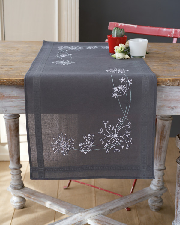 Stickpackung Läufer Weiße Blumen