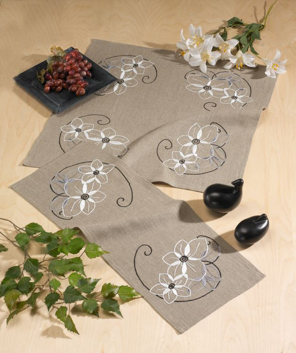 Mitteldecke und läufer Blumen